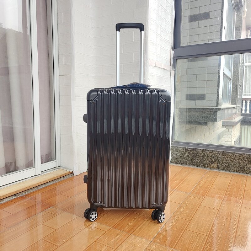 日单24寸旅行箱pc超轻拉杆箱大容量男女静音万向轮箱包海关锁