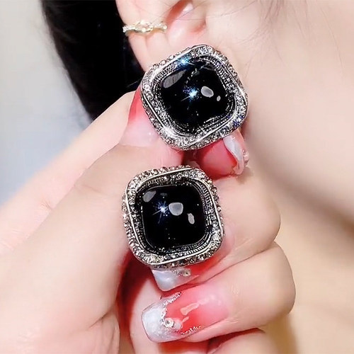 菱形黑色耳环高级感耳钉2024年新