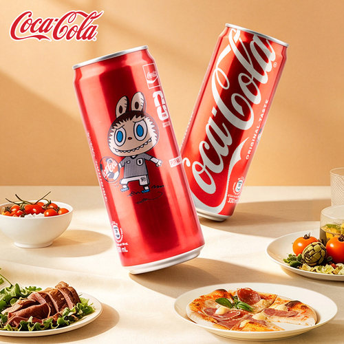 香港版拉布布LABUBU联名款可口可乐原味进口碳酸饮料CocaCola限量