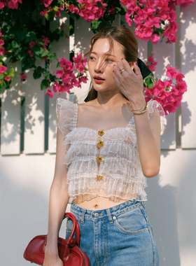 Luca 泰国设计师品牌 甜美蕾丝荷叶边爱心纽扣飞飞袖短款纯欲背心