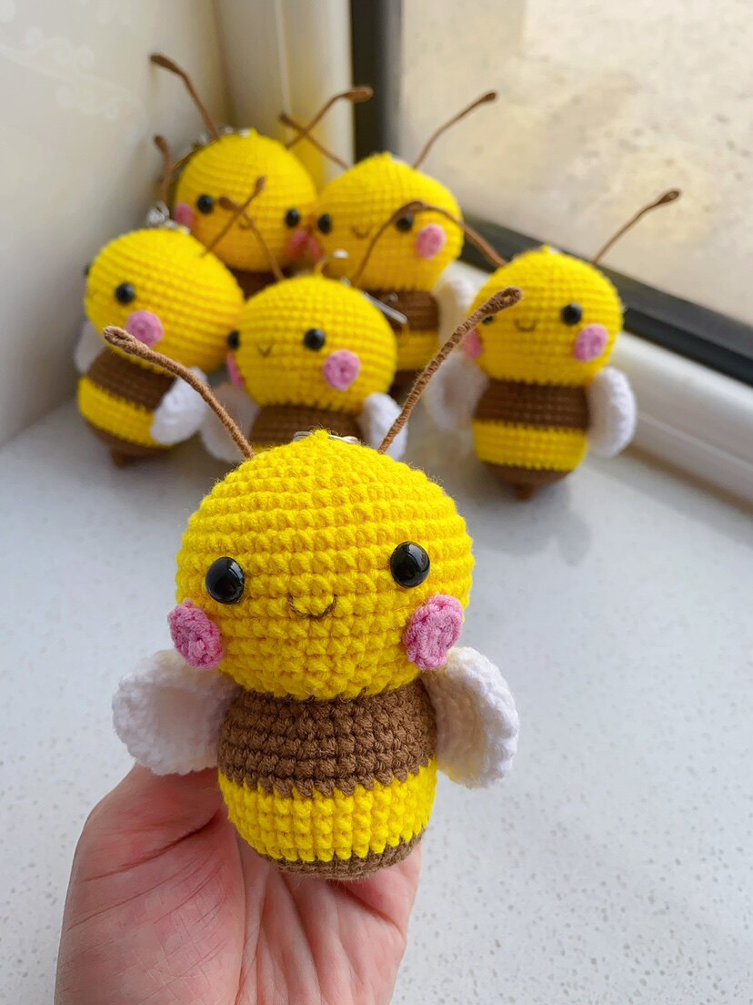 毛线多啦a梦小动物钥匙扣挂件手编玩偶小蜜蜂勾线钩针织成品包邮