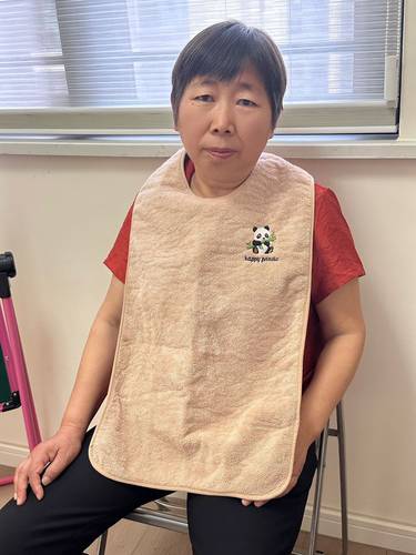 【熊猫防水层围兜毛巾】布料柔软吸水成人老人用的防水围嘴吃饭口