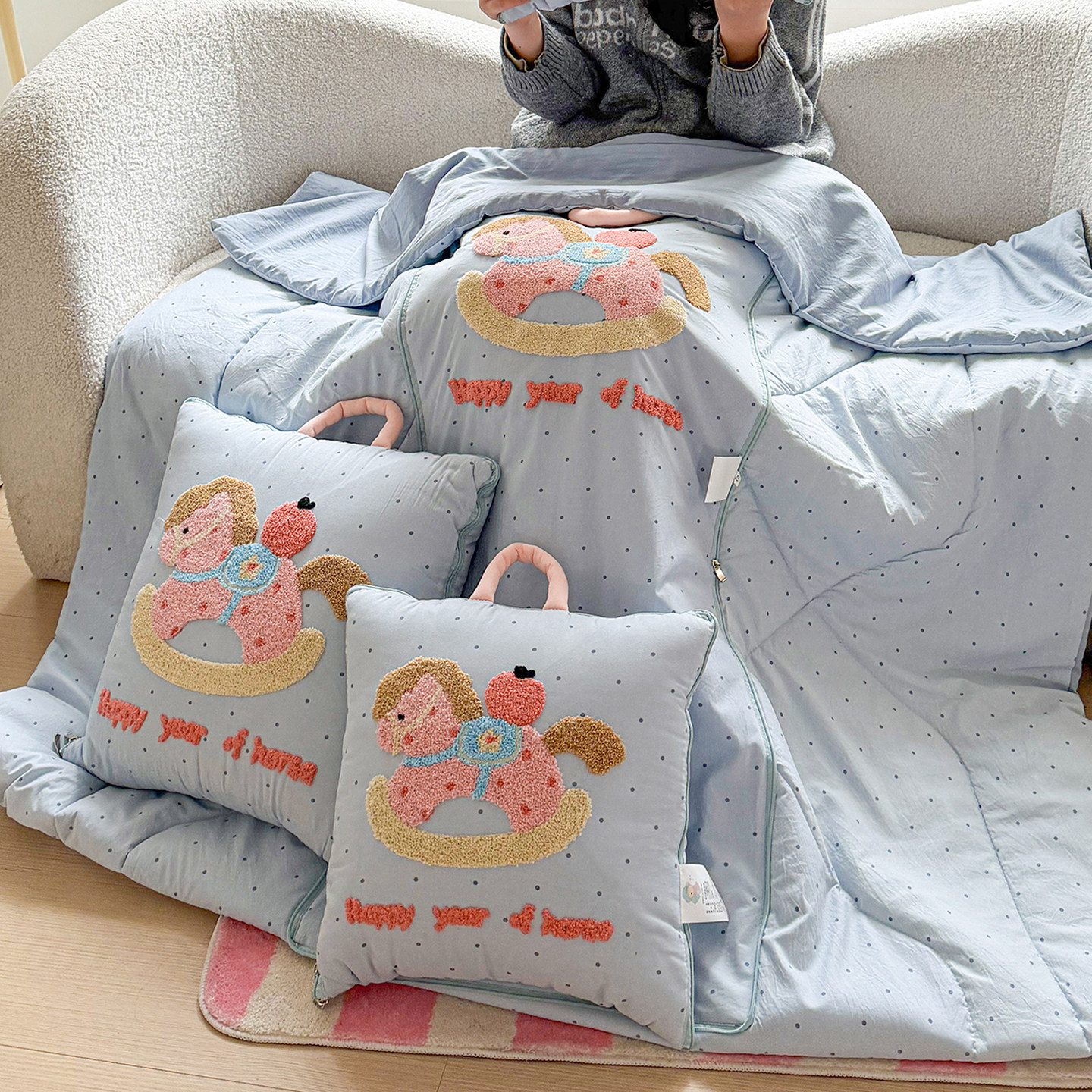 蓝马四季抱枕被子两用飘窗靠垫车上午睡枕头被学生宿舍办公室盖毯