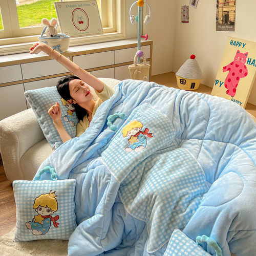 手拎抱枕被子两用二合一牛奶绒