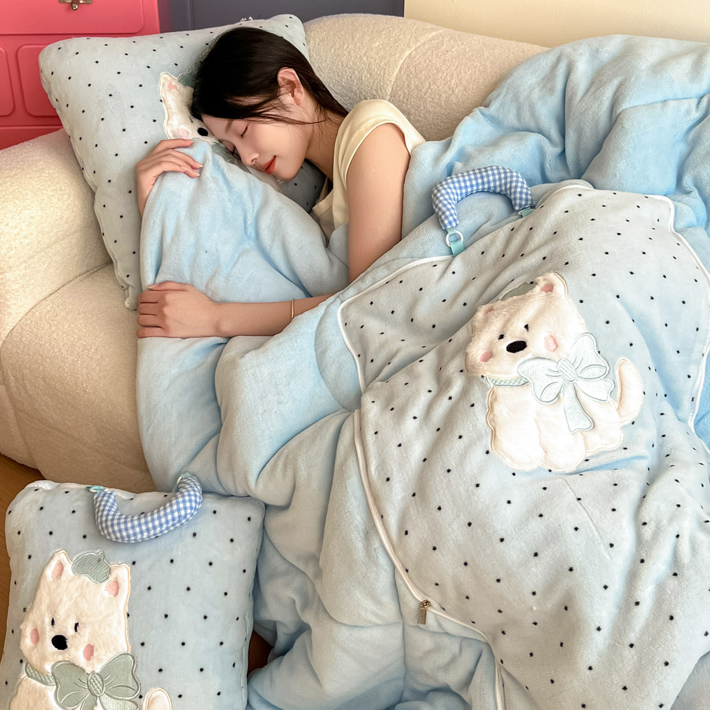 折叠卡通加厚牛奶绒抱枕被子两用二合一办公室午睡汽车上枕头盖毯