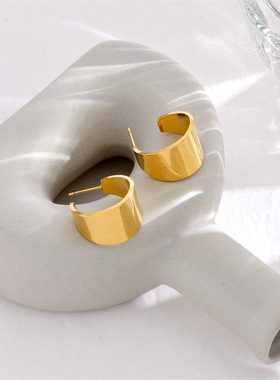 欧美简约冷淡风精致光面C形宽面高级感气质个性不锈钢耳钉女时尚