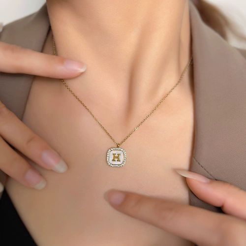 Ожерелье с буквами, цепочка до ключиц из нержавеющей стали, трендовый аксессуар, 2021 года, простой и элегантный дизайн, не выцветает, популярно в интернете