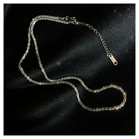 Серебристо-белый, не выцветает