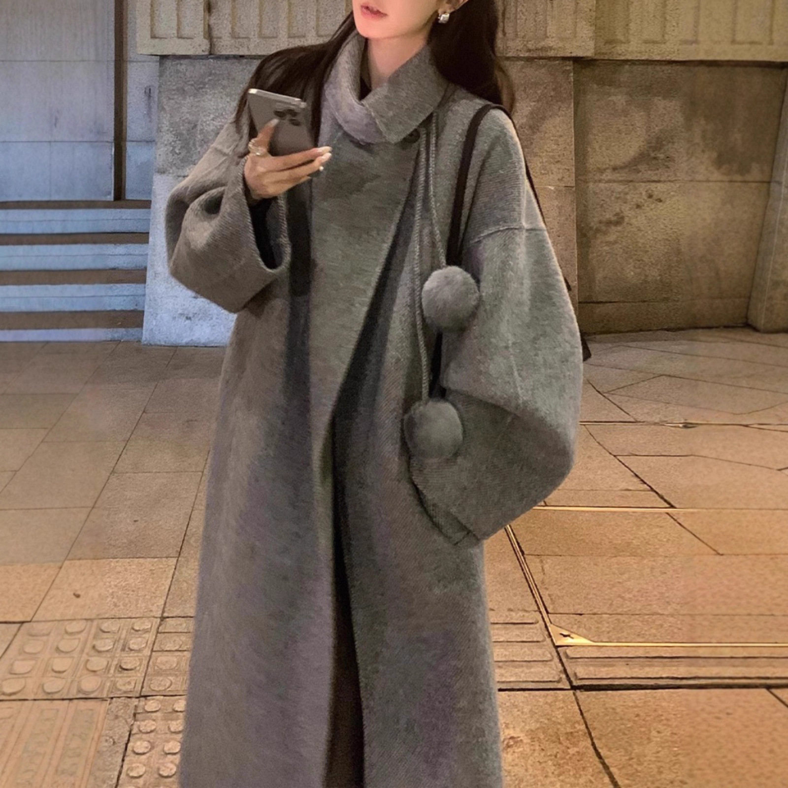 灰色毛球羊毛大衣女2025冬季新品慵懒风中长款双面呢毛毛呢外套