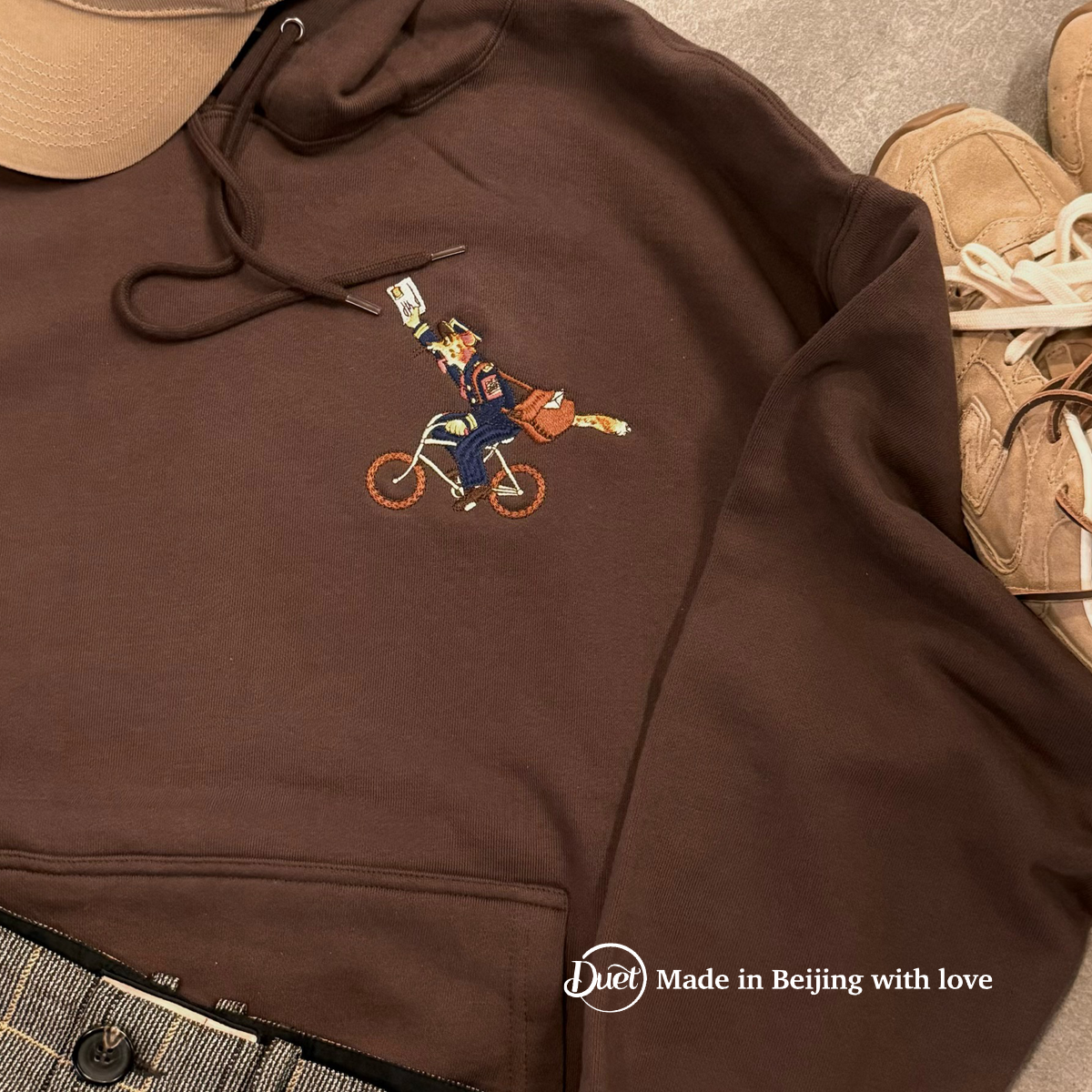 2025duet原创 猎豹邮差胸口刺绣棕色连帽套头卫衣