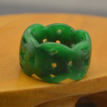 雕花铁龙生指环天然翡翠