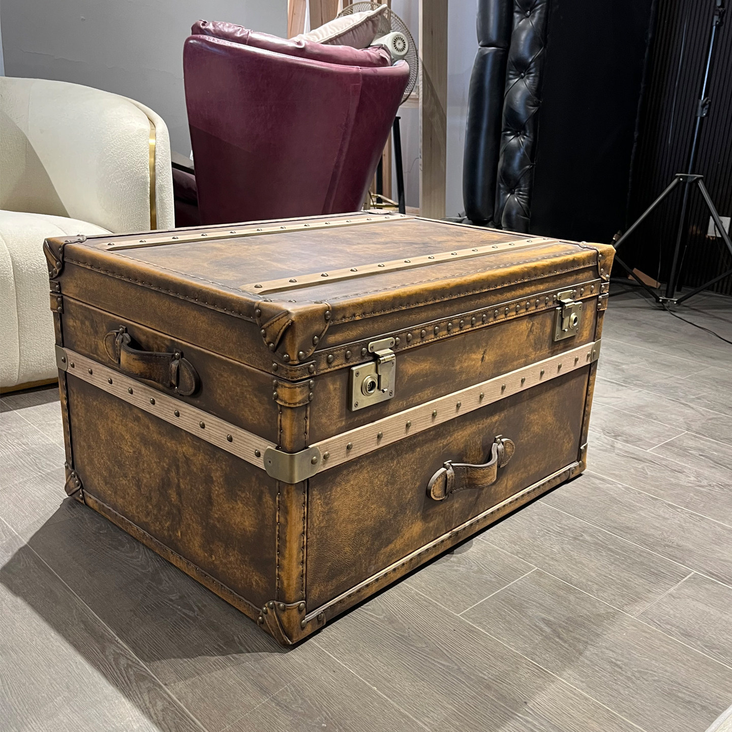 复古皮箱茶几擦色做旧全牛皮硬箱装饰柜中古风会所民宿定制家具