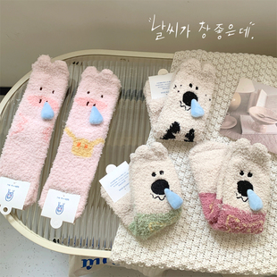 秋冬季加厚珊瑚绒卡通中筒袜子女慵懒居家风立体鼻涕虫可爱睡眠袜