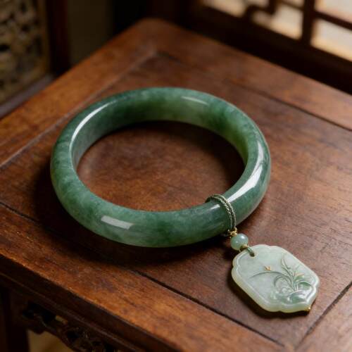 “经久不衰”缅甸翡翠玉手镯子白底飘花玉手镯子冰透女款处理