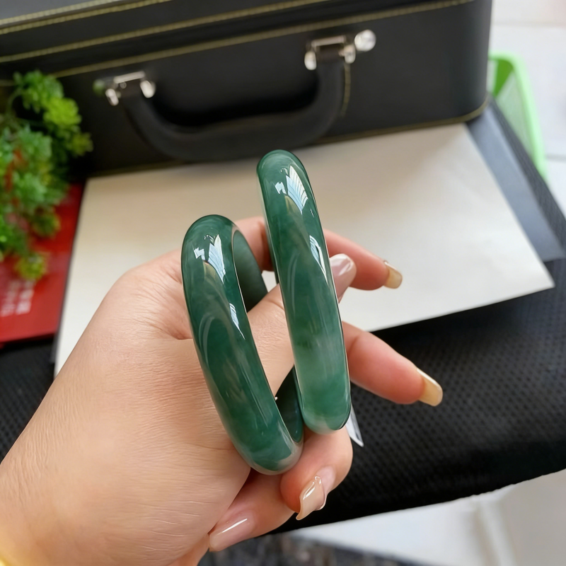 “莺露凝翠”甸翡翠手镯糯冰种飘花蓝水玉手镯女款手镯礼物处理