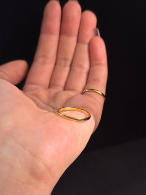 宛若真金!极简的美高级感弧形仿真金戒指尾戒不掉色情侣男女指环