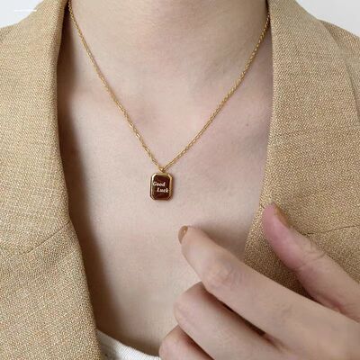 日韩风钛钢金色方形吊坠锁骨链