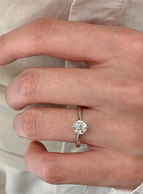 婚礼用1.5克拉仿真六爪镶钻戒指