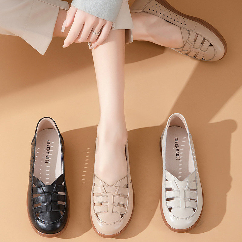 软底妈妈鞋女2026新款牛筋底罗马超软皮鞋平底中老年镂空透气凉鞋