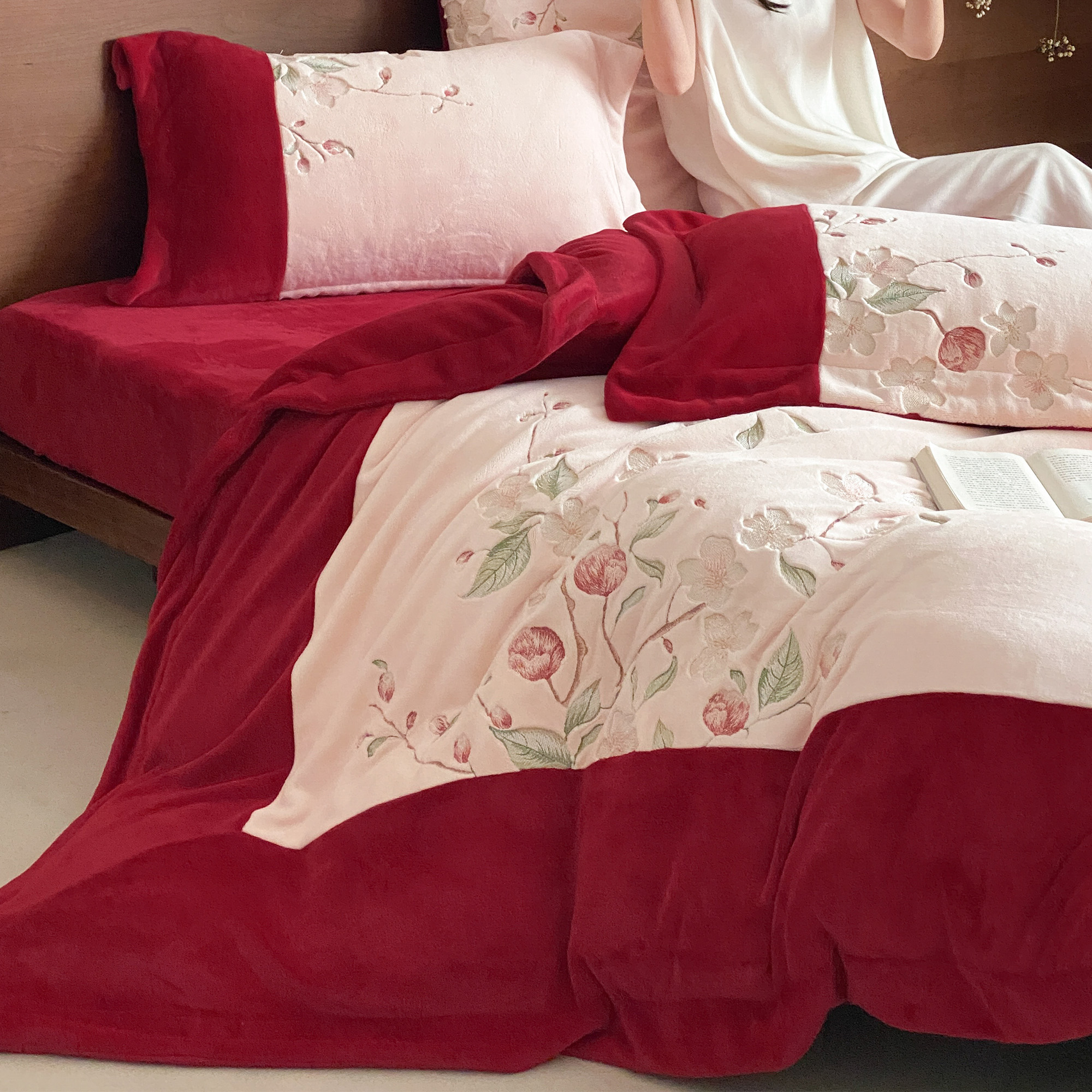LANSWAY秋冬新品婚庆四件套牛奶绒红粉刺绣花结婚被套床单1.8床品