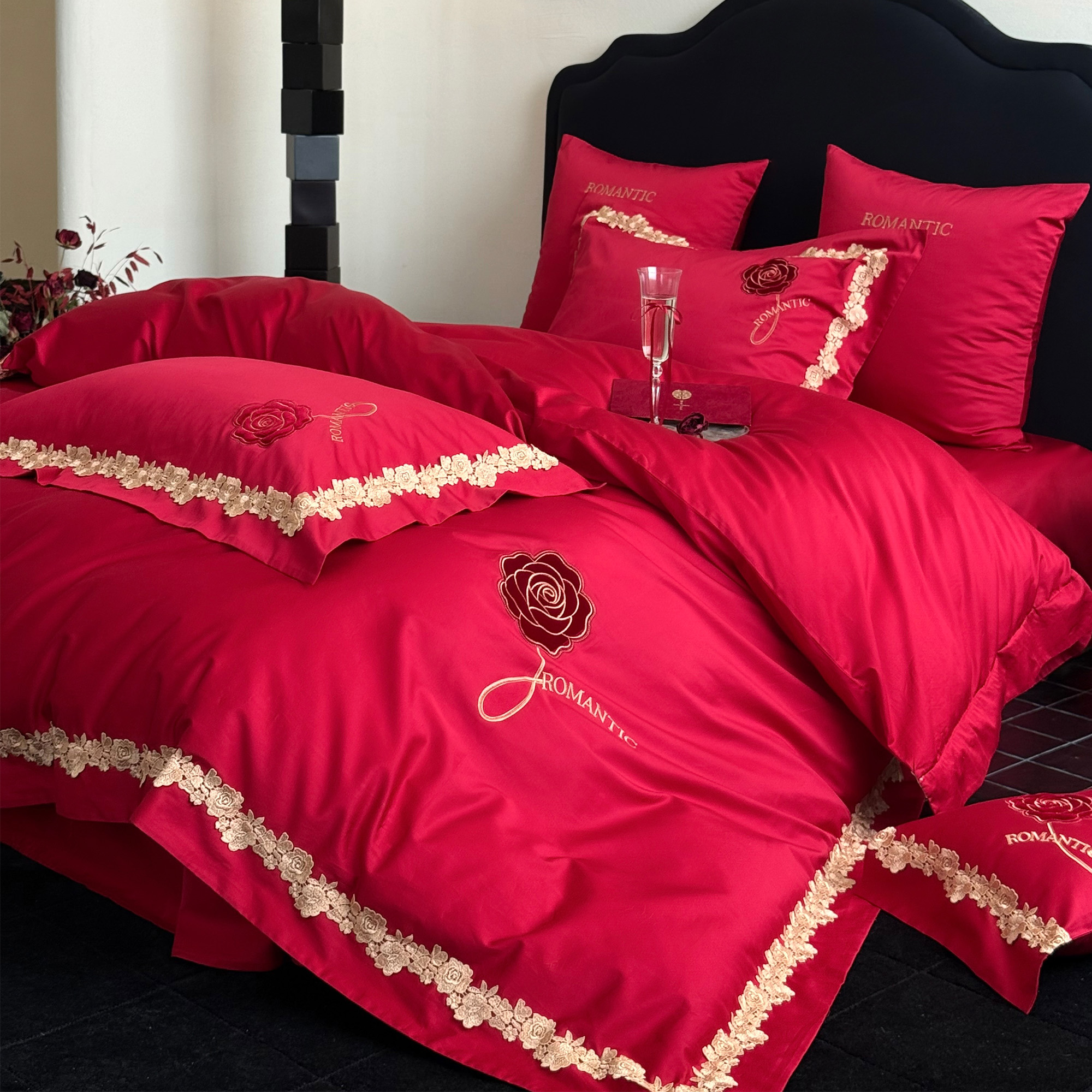 一轮玫瑰浪漫婚礼床上四件套金色花边红色结婚庆被套全棉床单床品