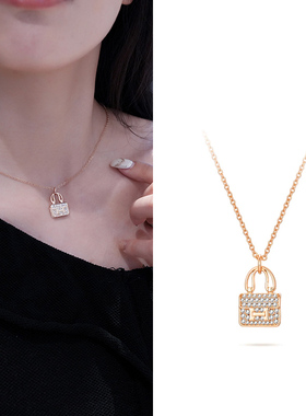 2026年正品18K玫瑰金H小香包包项链女钻石彩金吊坠情人节送女生