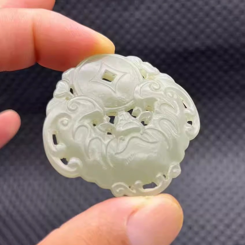 和田玉福在眼前吊坠挂件