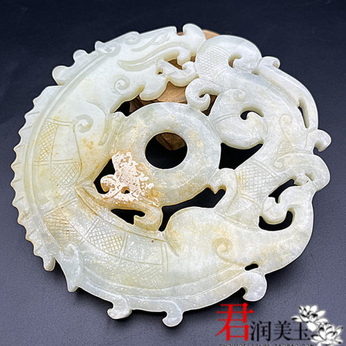 岫玉龙纹玉璧玉璜装饰镂空玉佩手工龙玉坠壁摆件仿古龙古风拍摄