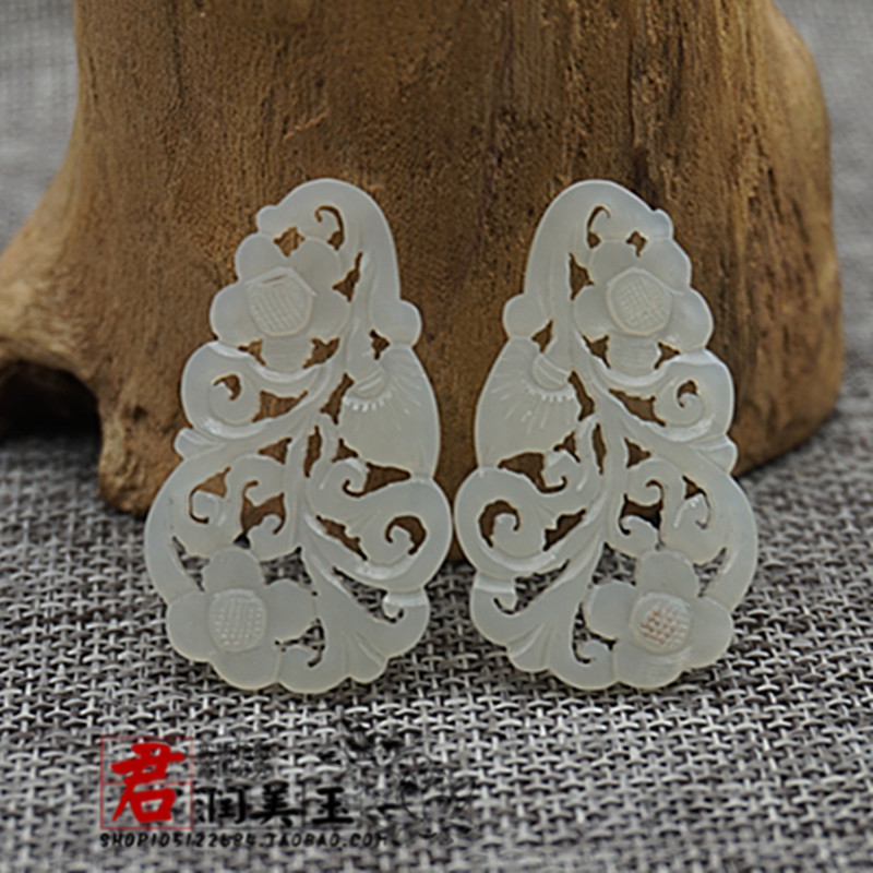 镂空雕刻花开富贵青白玉挂件