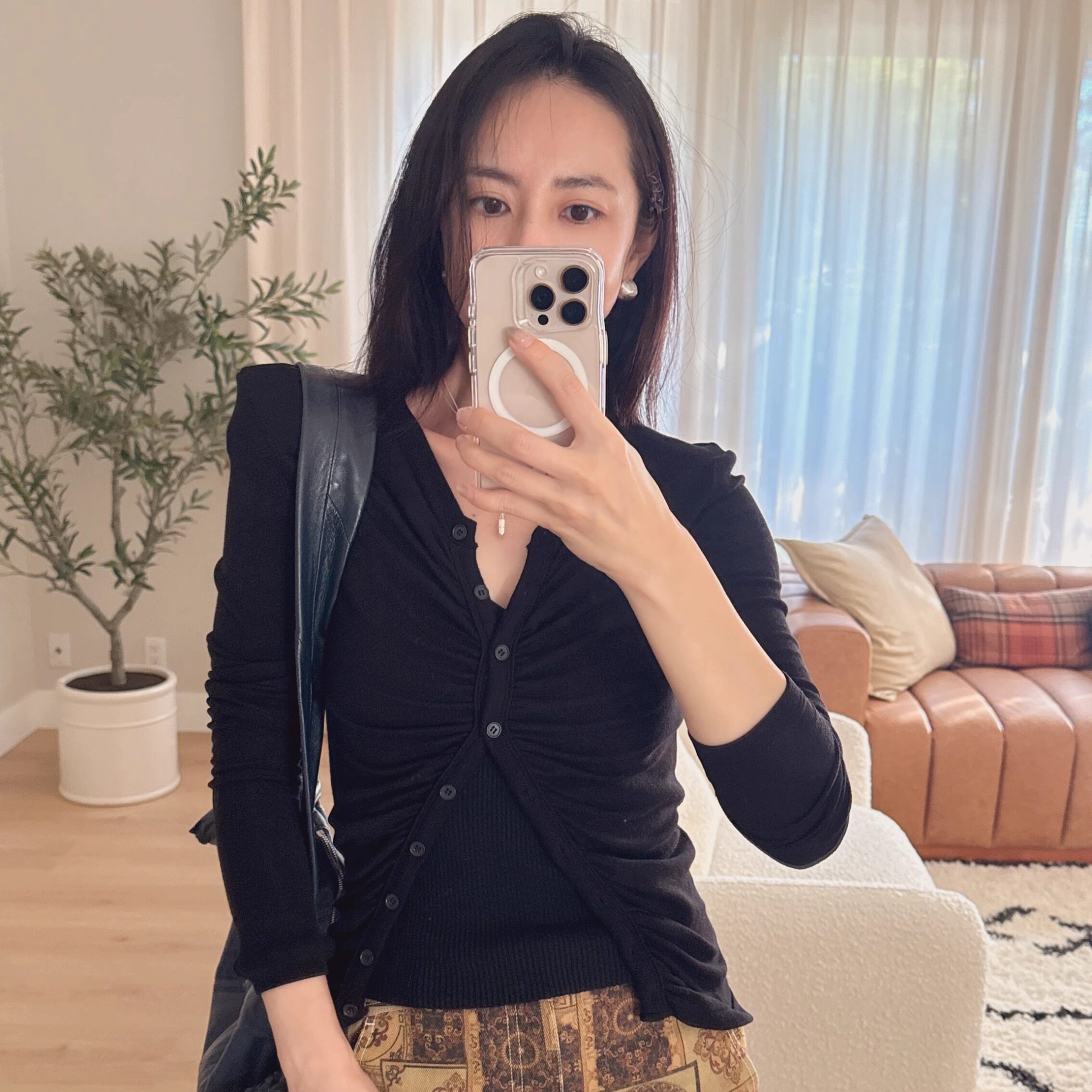 小晖诱货 羊毛开衫褶皱修身黑色V领打底扣子天丝长袖外穿垫肩秋女