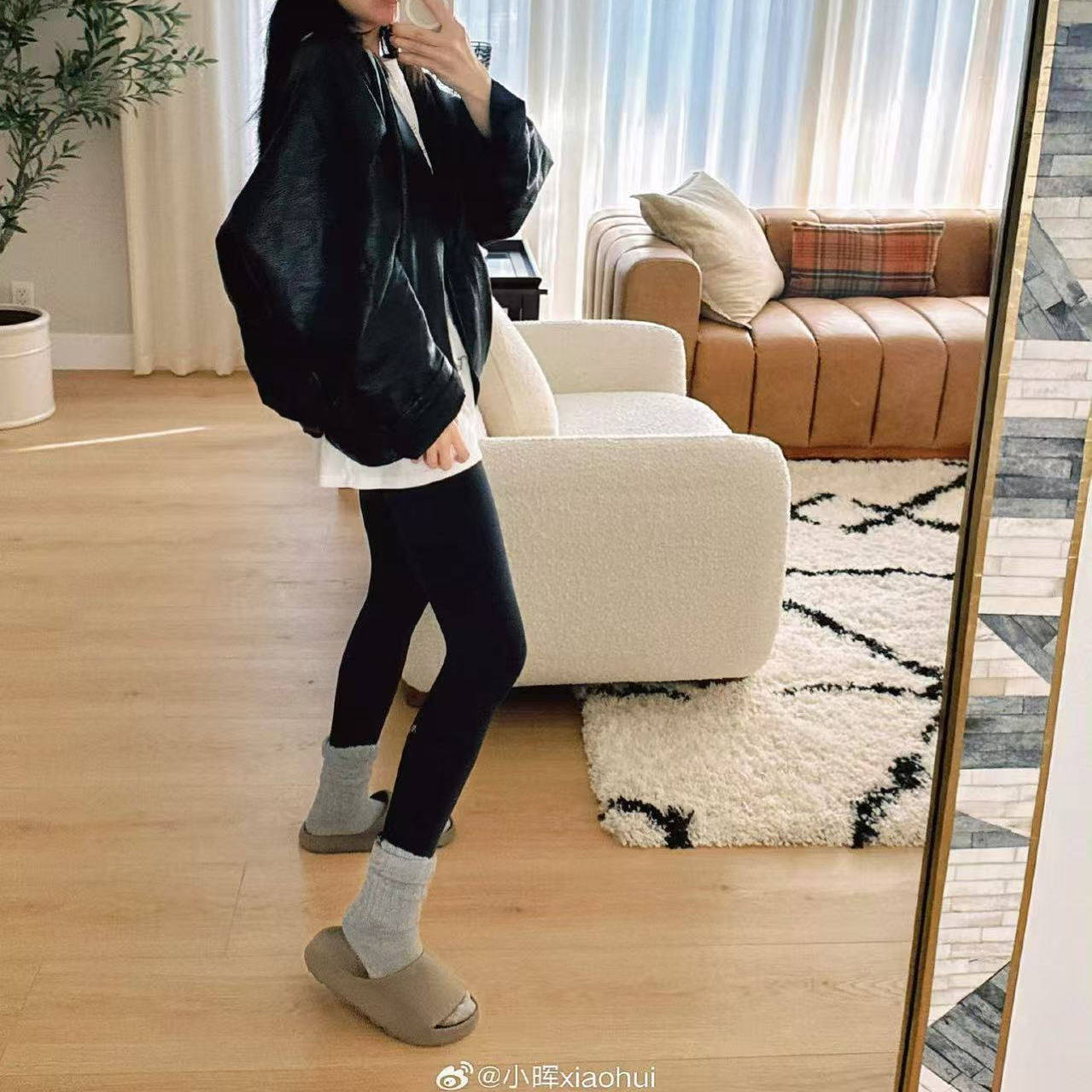 小晖诱货 小众设计款皮质短款贝壳风质感短外套皮衣秋黑色女