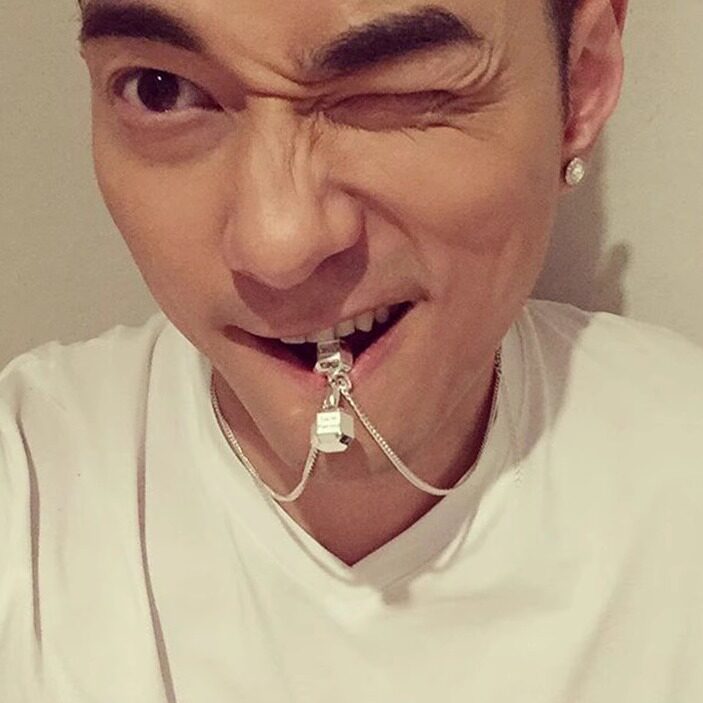 轻奢时尚潮牌运动健身举重小号哑铃钛钢项链情侣吊坠欧美饰品项链