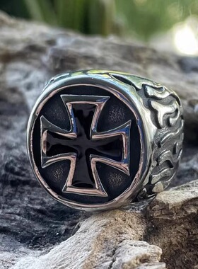 ROCK PUNK“十字架火焰勋章”潮牌戒指钛钢士嘻哈欧美个性饰品