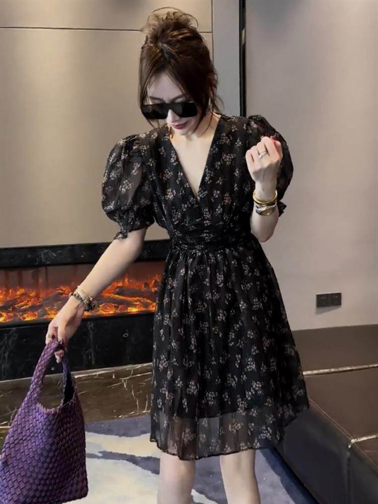 欧洲站小众设计感洋装女2026年夏季法式泡泡袖V领碎花雪纺裙子