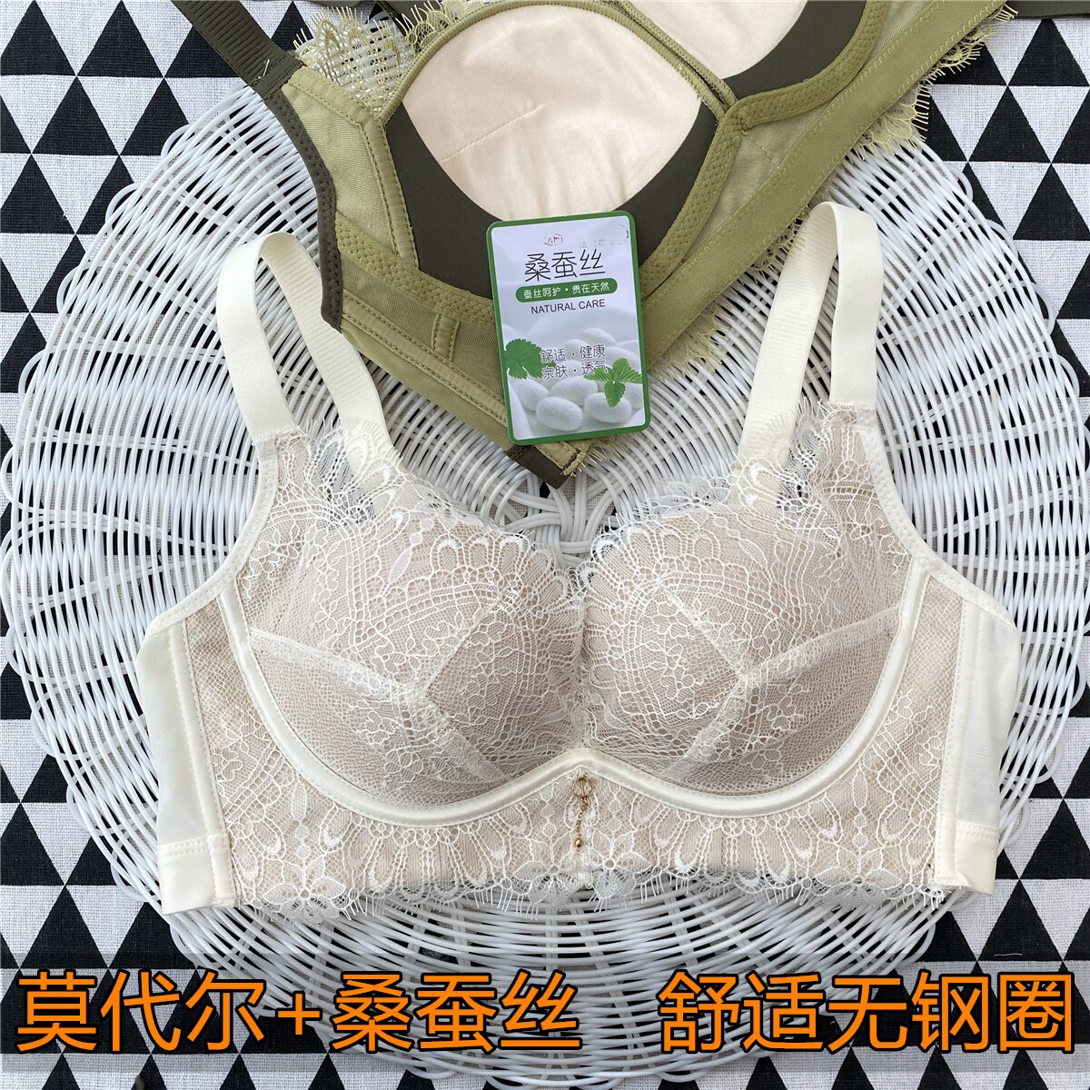 复古蕾丝无痕小胸聚拢无钢圈文胸