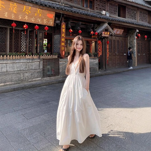 海边度假风白色吊带连衣裙女夏新款收腰显瘦大摆裙气质中长款裙子