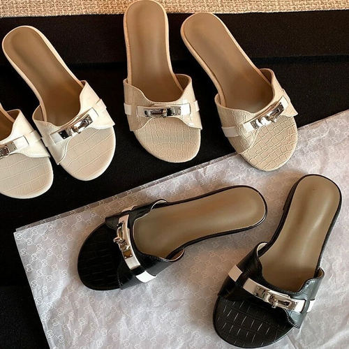 软皮韩版大码一字拖鞋女外穿2025夏季新款小金扣鳄鱼纹软底凉拖鞋