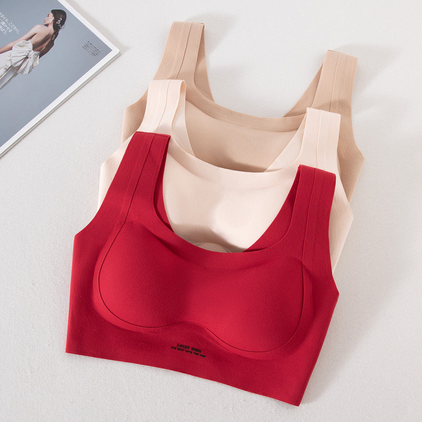 秋冬轻暖无痕内衣女提拉小胸聚拢防下垂收副乳运动美背心式文胸
