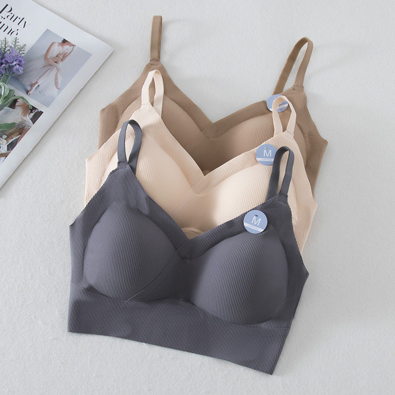 小胸显大吊带背心女平胸加厚2024秋冬新款免穿文胸带胸垫美背内衣