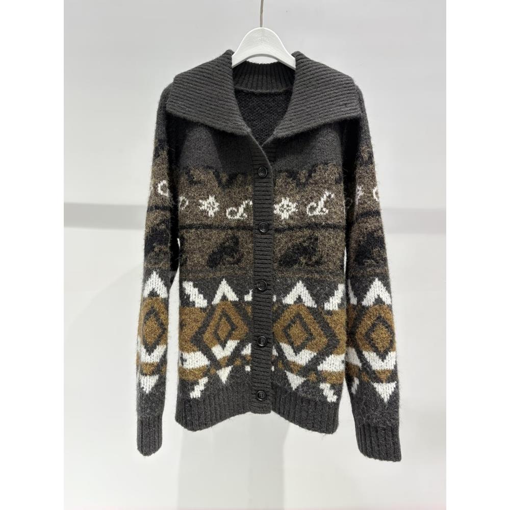 MM麦麦费尔岛系列2025秋冬新款休闲针织开衫毛衣外套女4GB133591