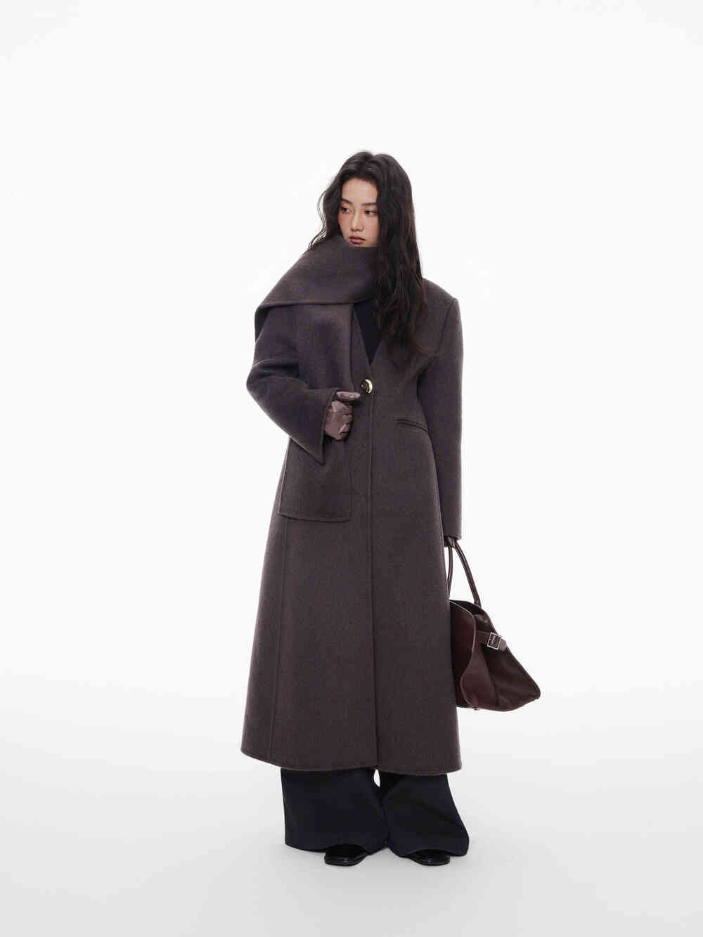 咖色围巾款廓形双面尼大衣外套