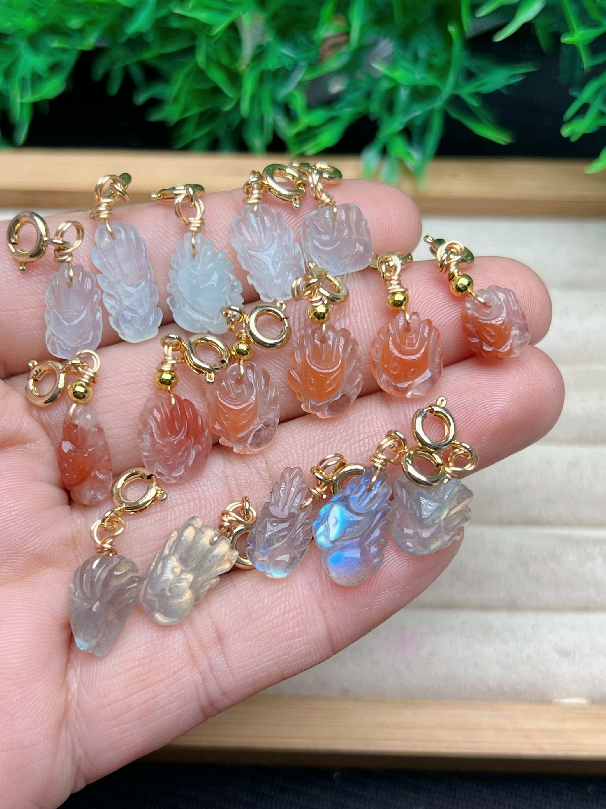 天然红兔毛狐狸吊坠海蓝宝九尾月光石九尾万能扣弹簧扣小迷你吊坠