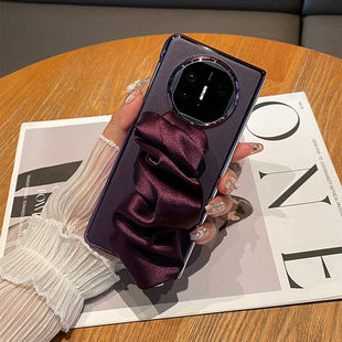 适用华为mateX6手机壳绸缎弹力腕带X7折叠屏X5高级感mate80RS保时捷丝巾松紧手腕带Meta70Pro全包边壳M60紫色