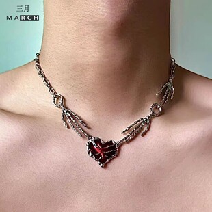 红色爱心朋克项链男亚文化y2k配饰甜酷暗黑吊坠夸张设计锁骨链女