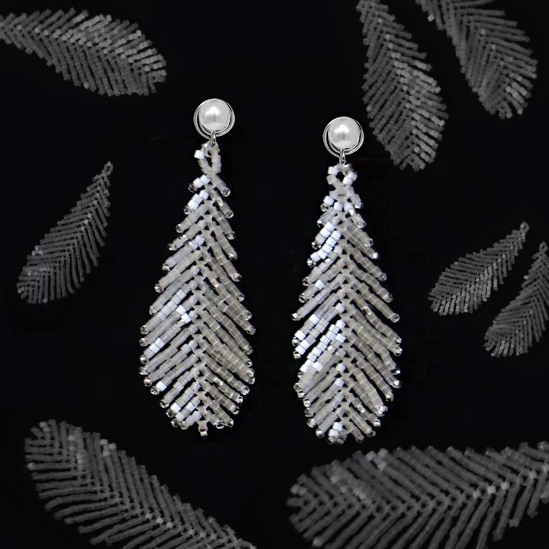 灵动羽毛流苏耳环精致白色耳夹