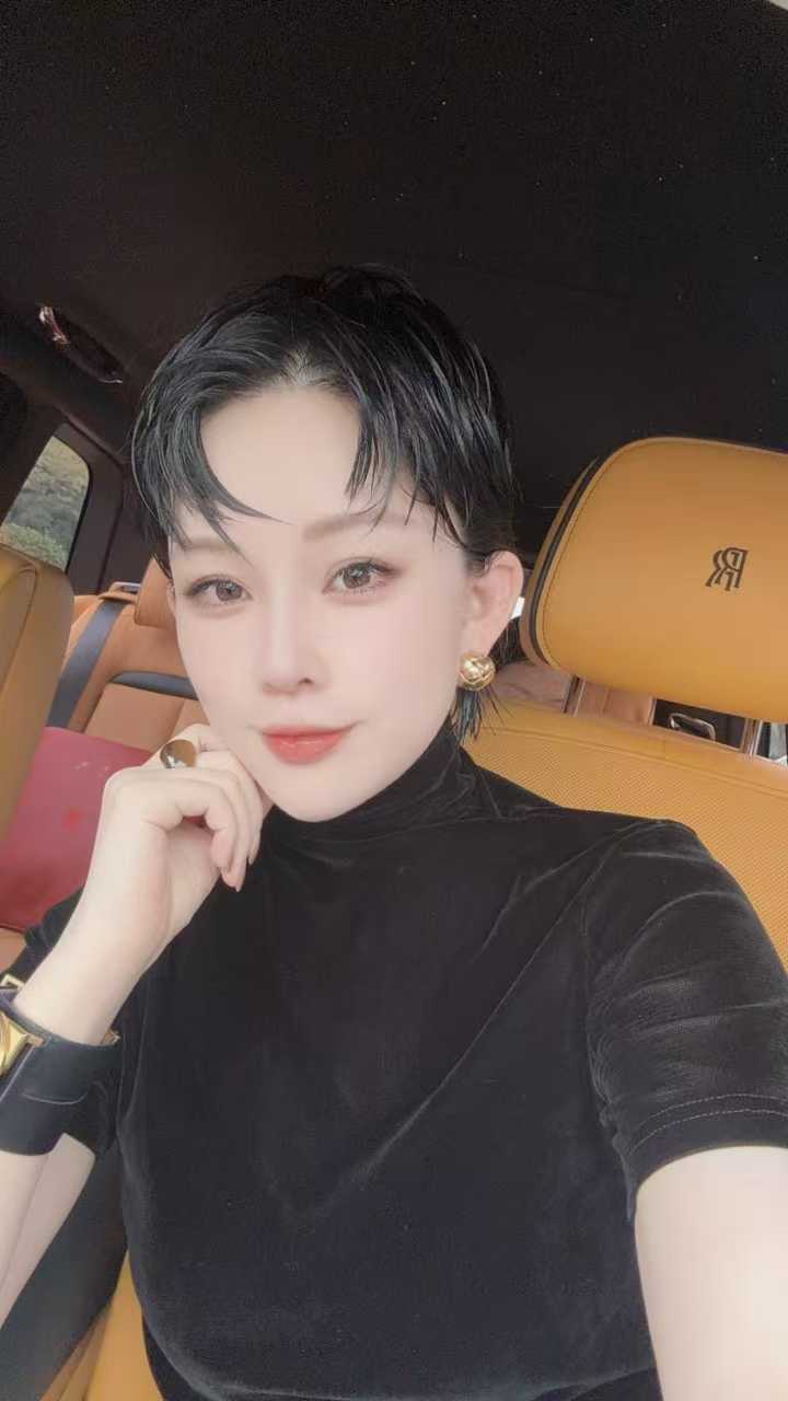 欧洲站早秋新款时尚半高领金丝绒百搭显瘦欧货短袖上衣高端打底女