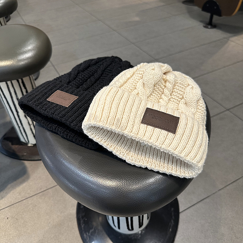 麻花加绒加厚毛线帽女秋冬保暖皮标字母街头防寒护耳帽休闲风出游