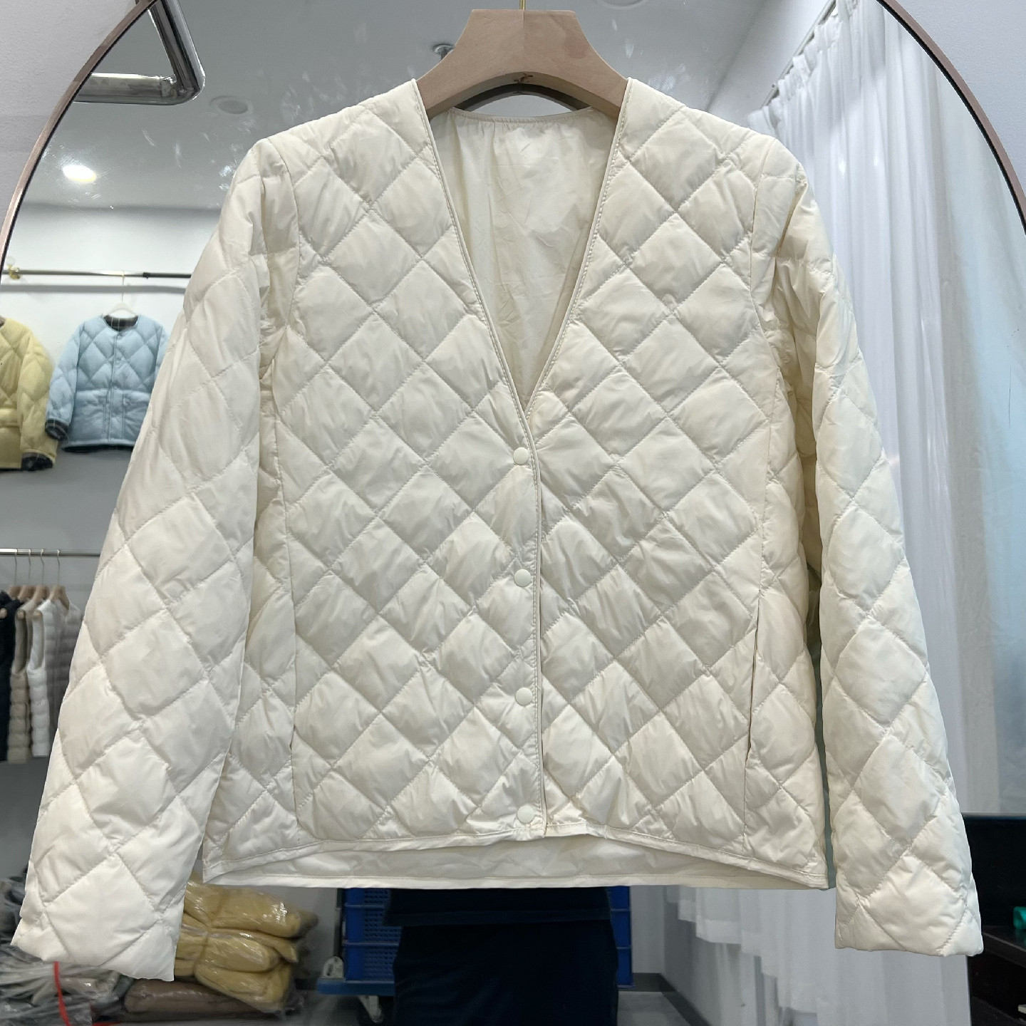 菱形格羽绒服女短款内搭