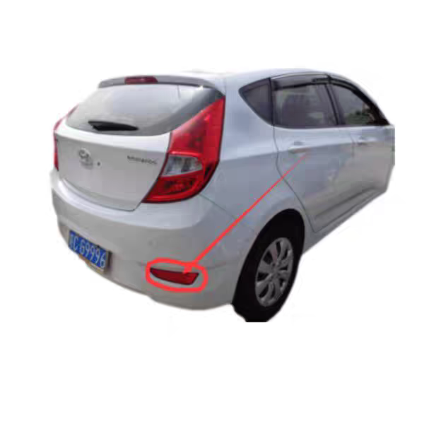 适配现代瑞纳瑞奕后保险杠假灯后杠灯雾灯红灯片反射灯装饰灯