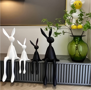 创意网红卡通坐姿长耳兔子摆件客厅电视柜酒店前台桌面玄关装饰品